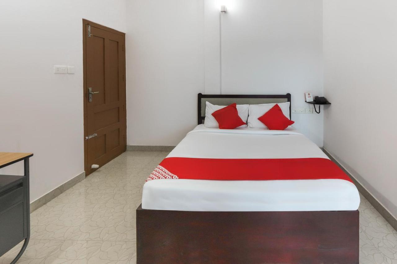 Oyo 49244 Green Castle Residency Hotel Nedumkandam Esterno foto